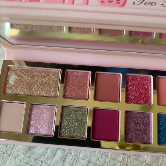 Too Faced pinker times ahead Eyeshadow Palette - Picture 5 of 6